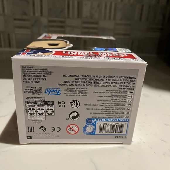 PSG Lionel Messi Funko Pop 50 - Picture 7 of 7